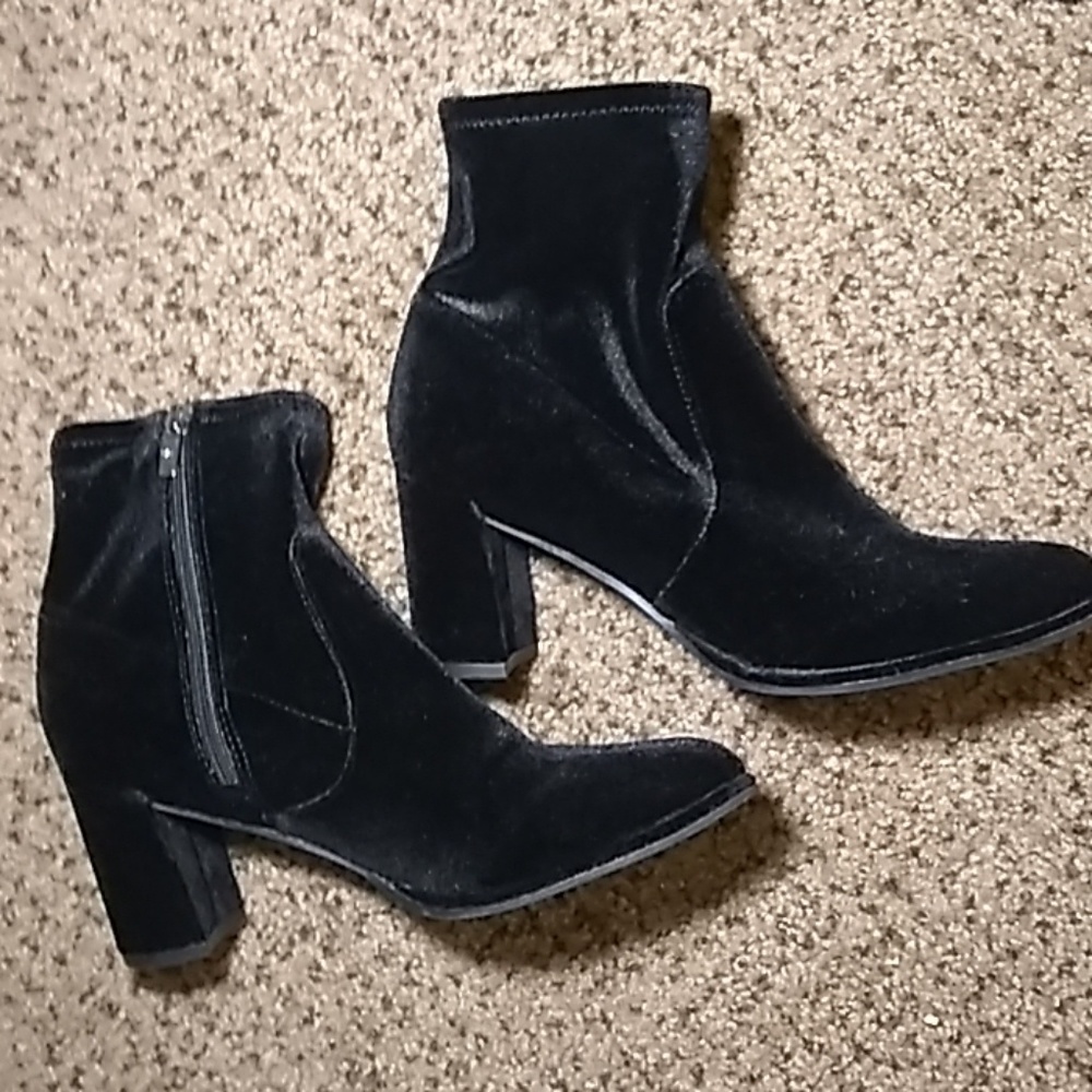 Marc Fisher Lizzy Velvet booties
